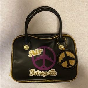 NWOT Air Betseyville Toiletry Bag